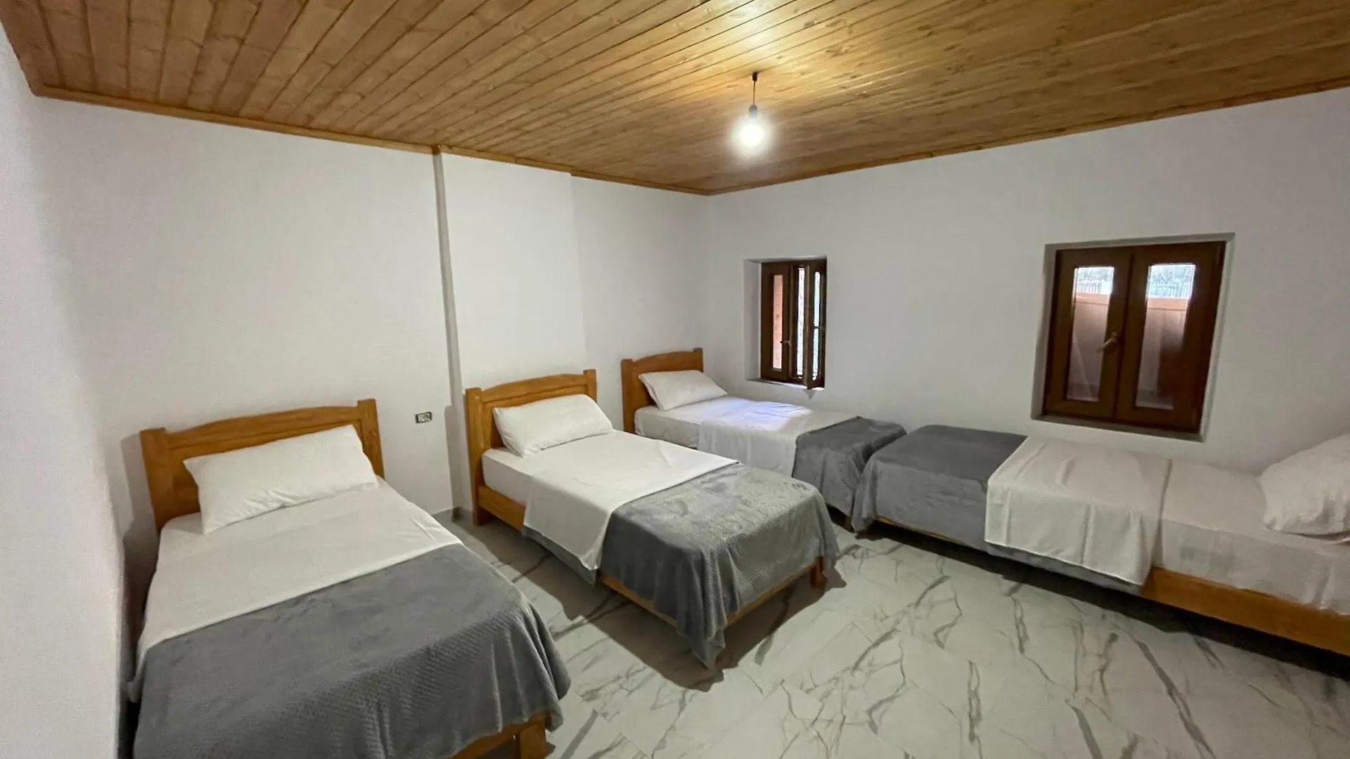 Pensión Xhovani Zelna Nderlysaj Albania