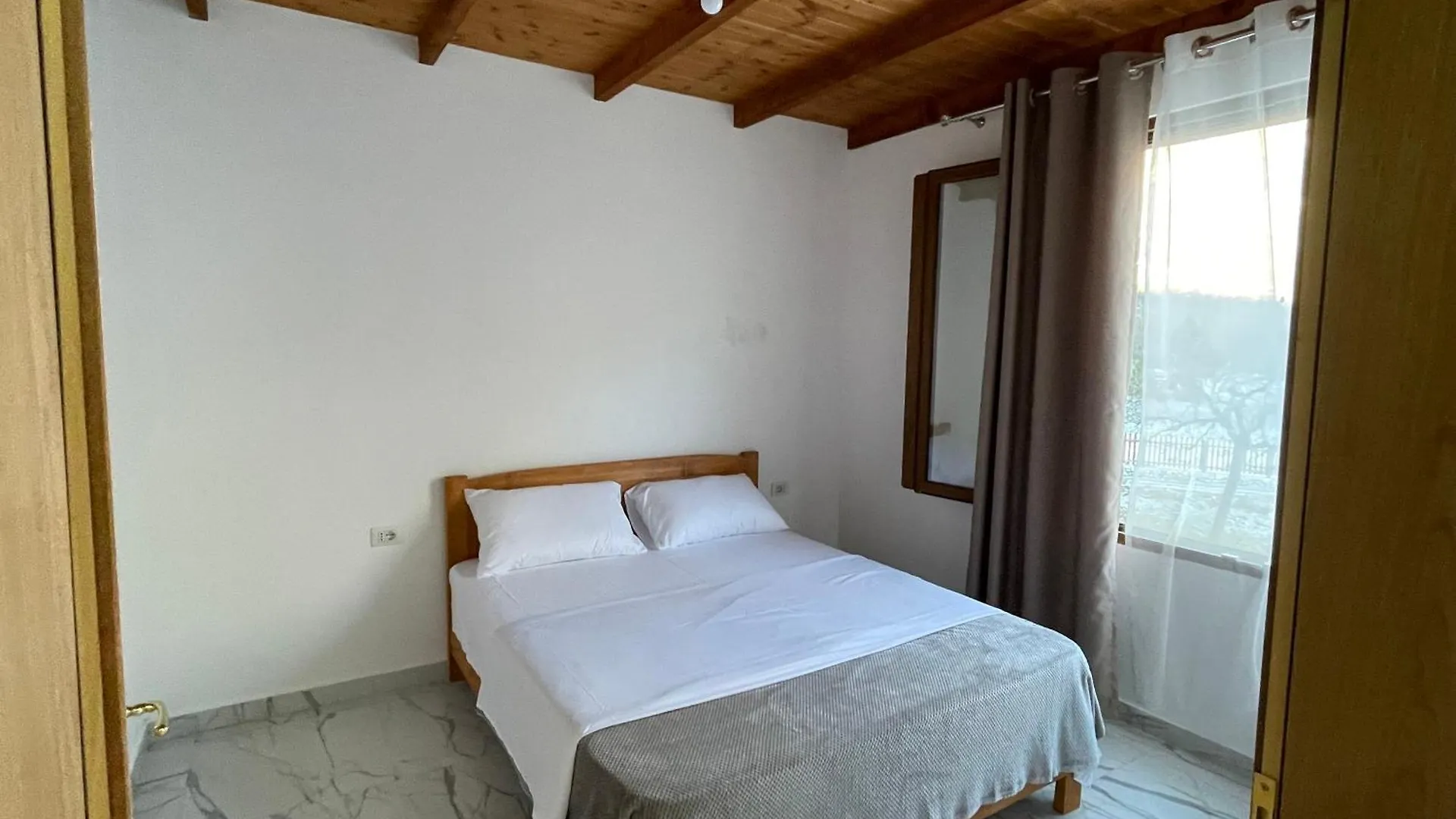 Xhovani Zelna Nderlysaj Albania